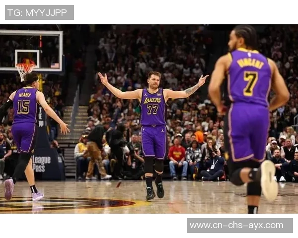 湖人队与热火队激战第二场比赛精彩回顾与分析 湖人队与热火队激战第二场比赛精彩回顾与分析